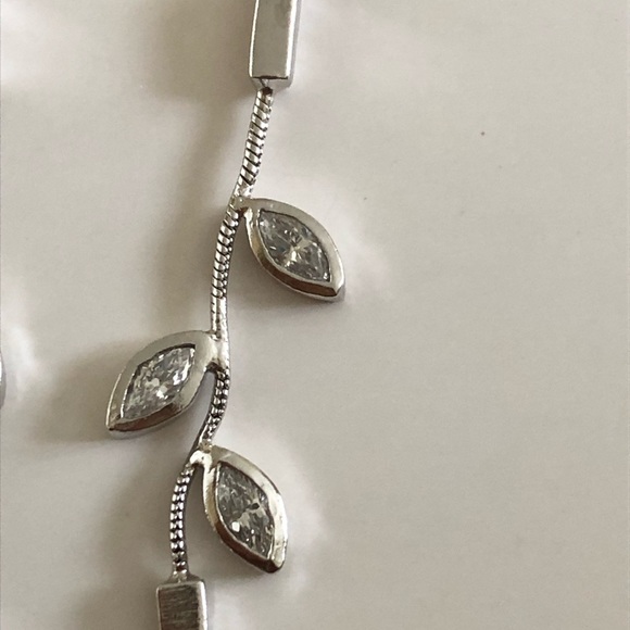 NWOT Sterling Silver Leaf Design Earrings - Picture 3 of 4